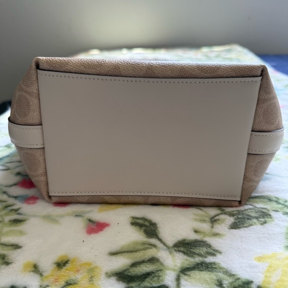 NWOT Coach Purse - 2 Different Straps - Never Worn - Picture 5 of 15